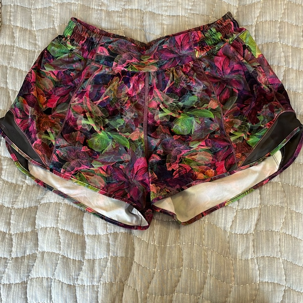 Lululemon, hotty hot shorts 4 inch inseam, size 8, like new